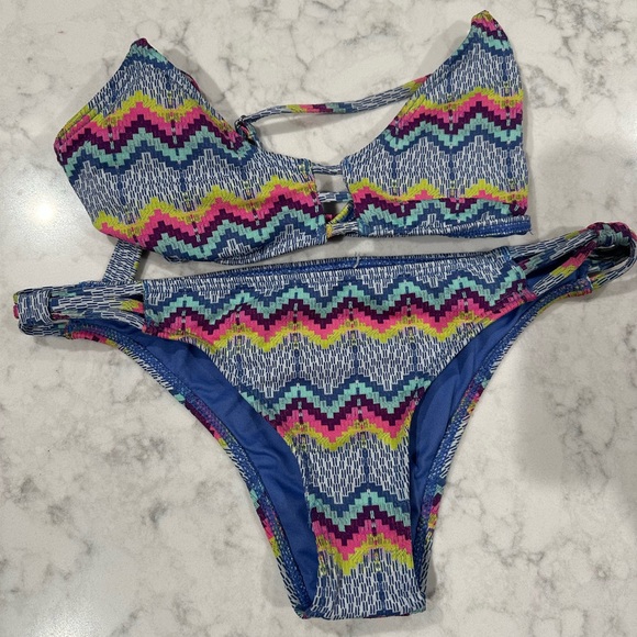 Roxy bathing suit - Picture 1 of 3